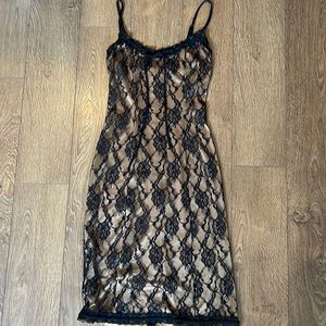 Betsy Johnson body con lace dress
